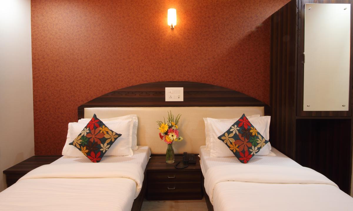 Hotel Railway Inn Thane Eksteriør billede